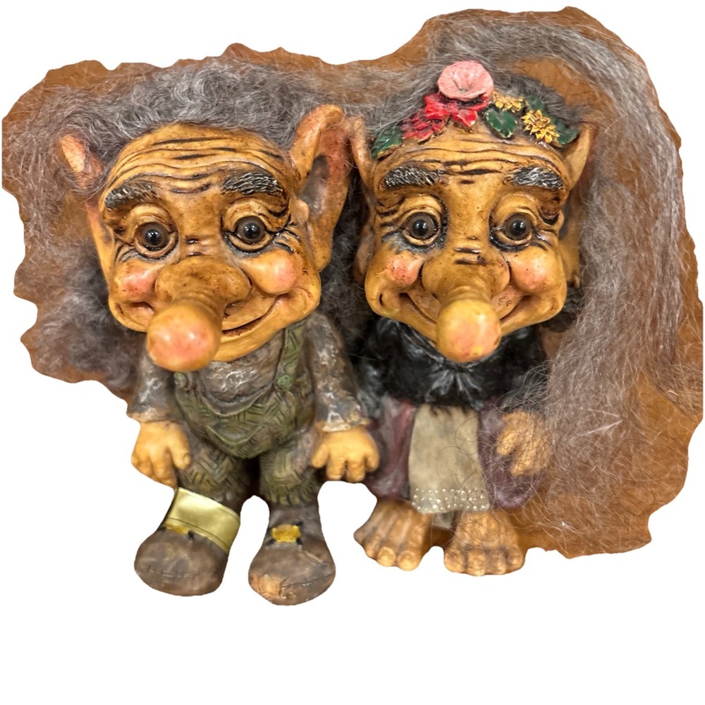 VTG. NyForm Trolls Couple Holding Hands  Bench Handmade 4" Norway  Excellent